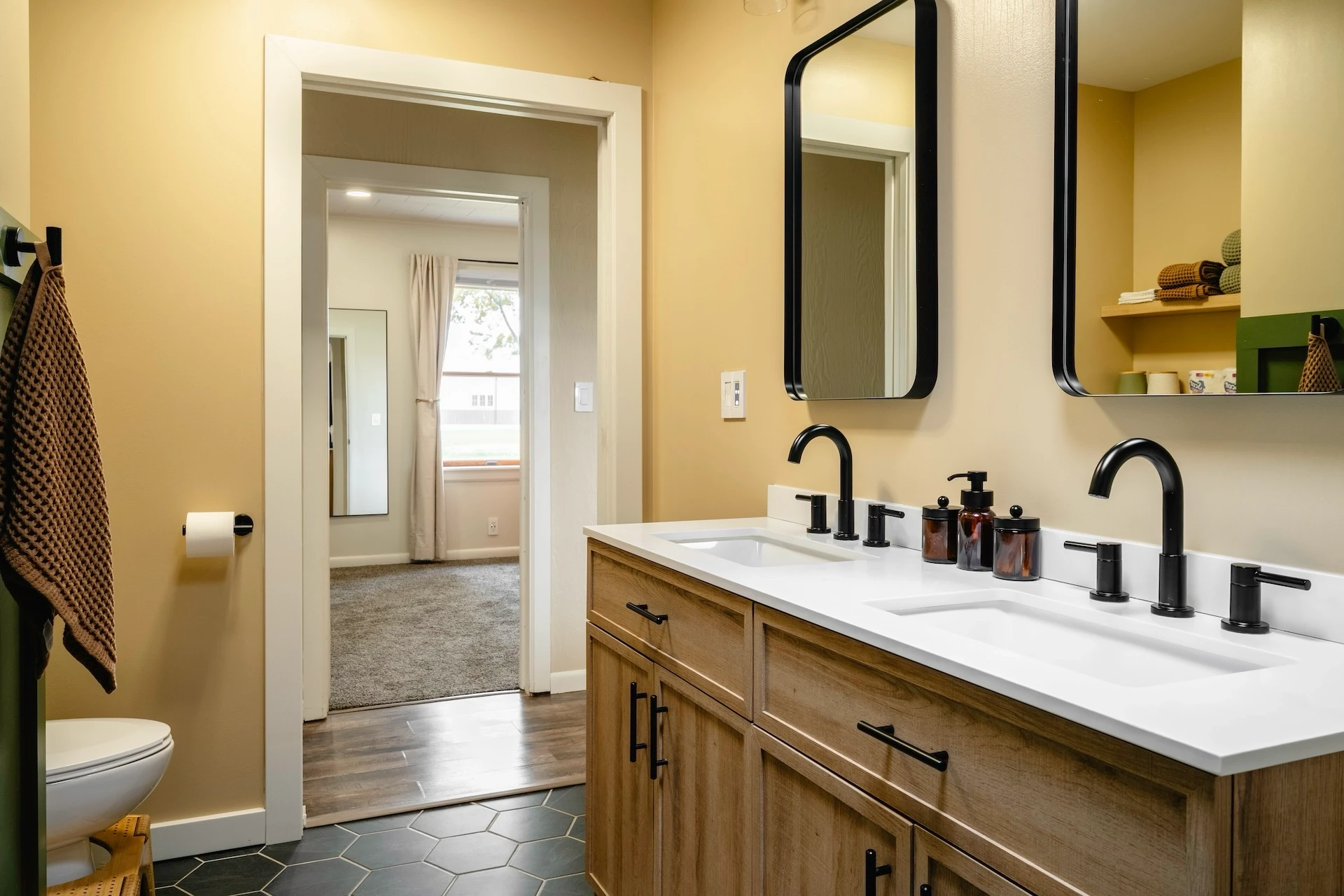 Bathroom 1b