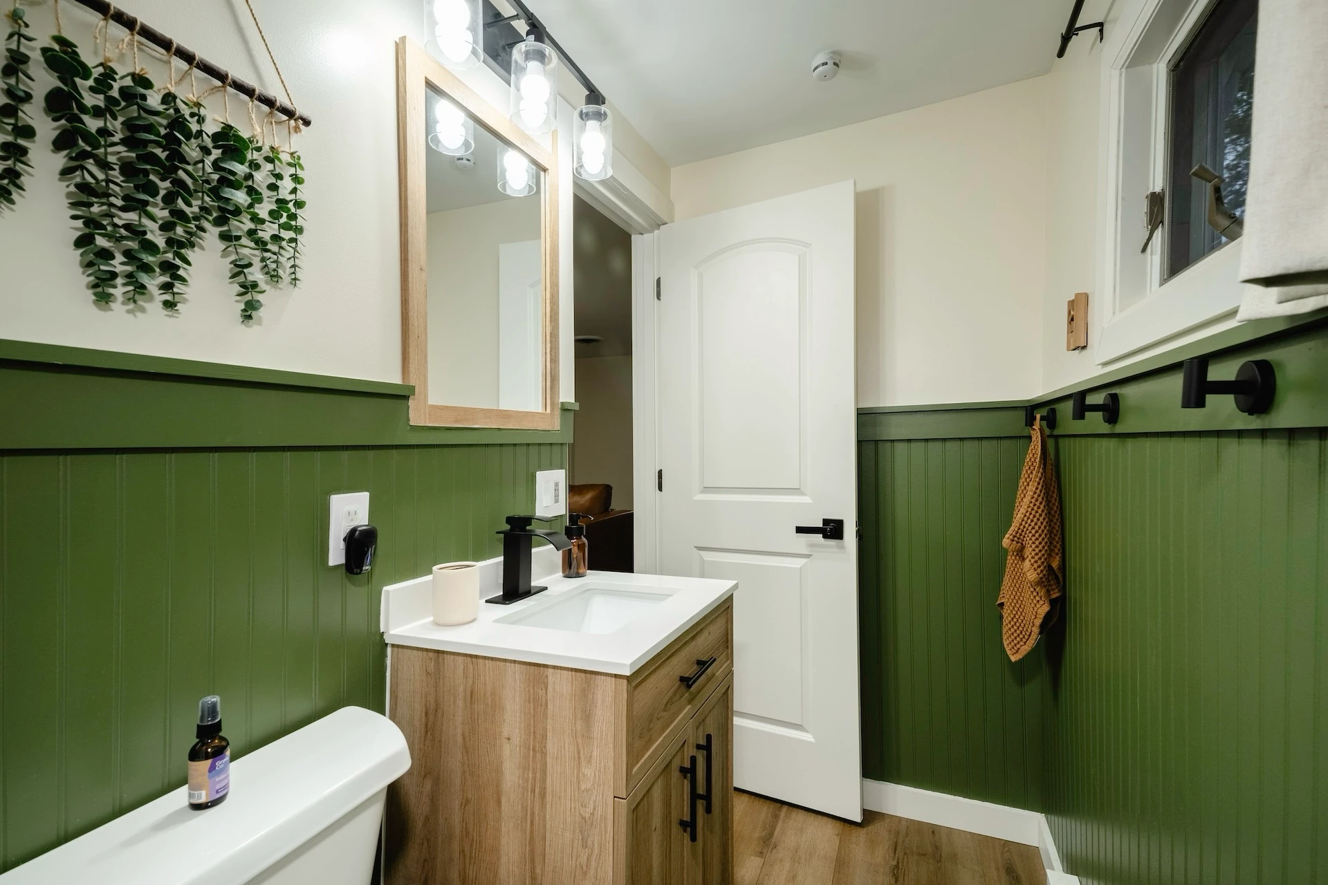 Bathroom 2b